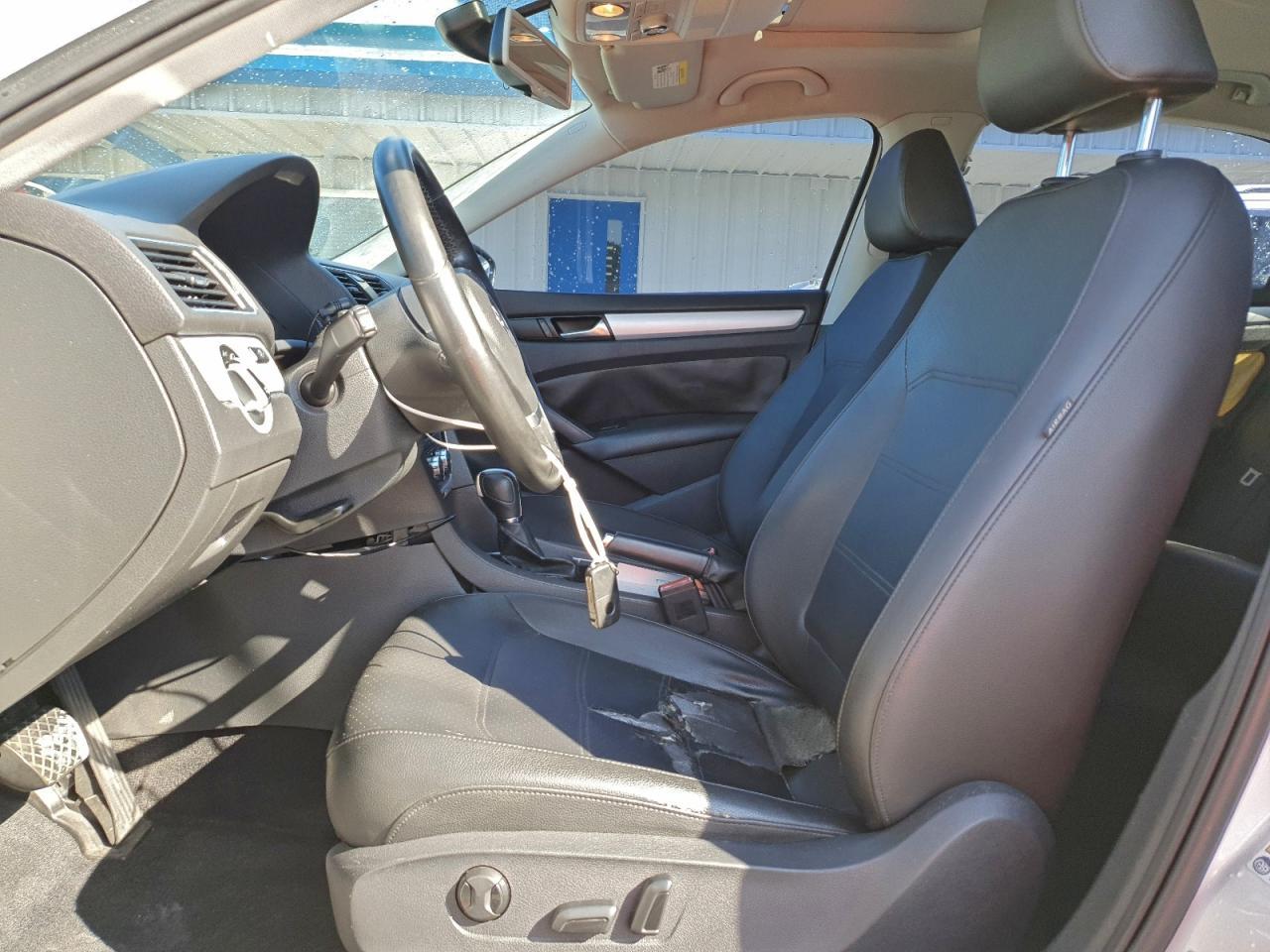 2012 VOLKSWAGEN Passat