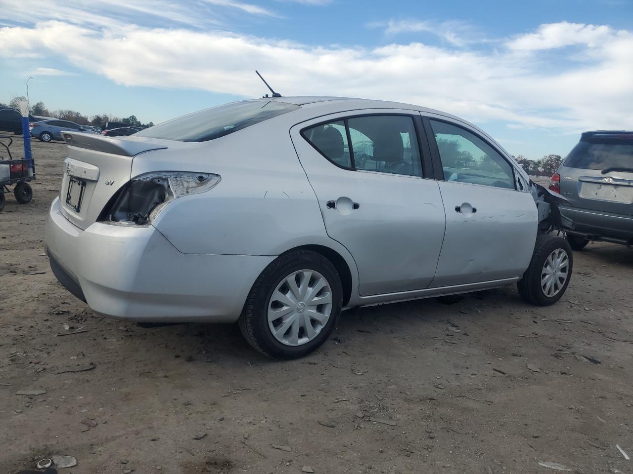 2017 NISSAN VERSA