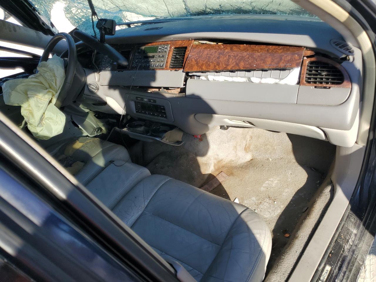 2001 LINCOLN Town Car