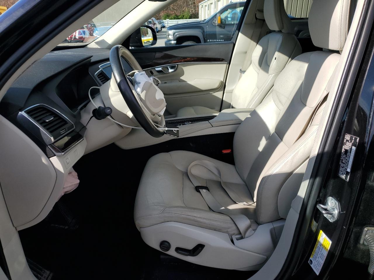 2019 VOLVO XC90