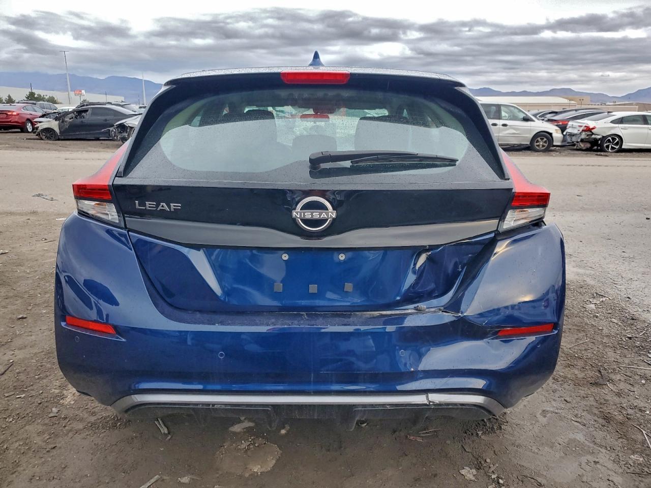 2023 NISSAN LEAF