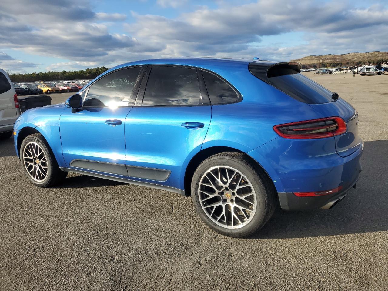 2018 PORSCHE Macan
