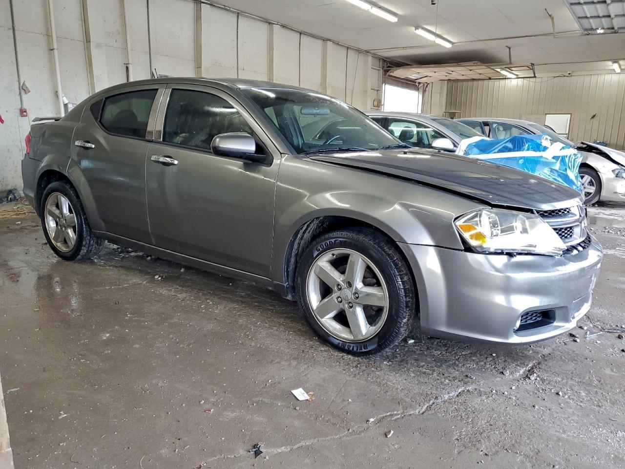 2013 DODGE Avenger