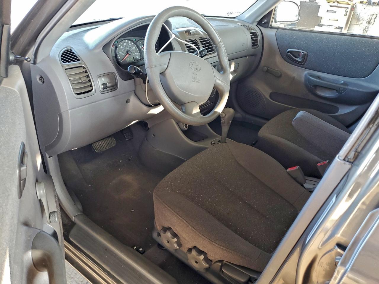 2002 HYUNDAI ACCENT