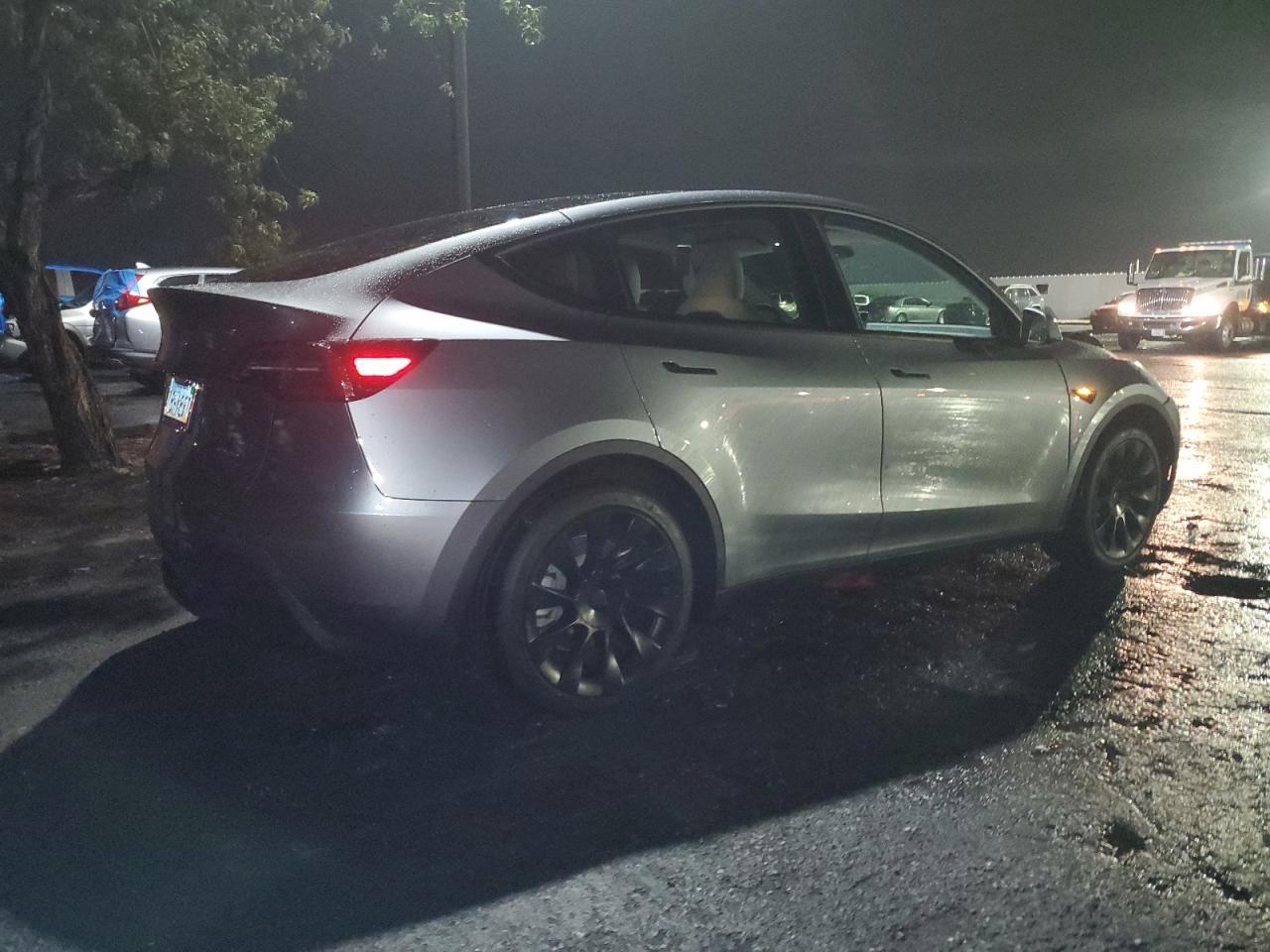 2024 TESLA MODEL Y