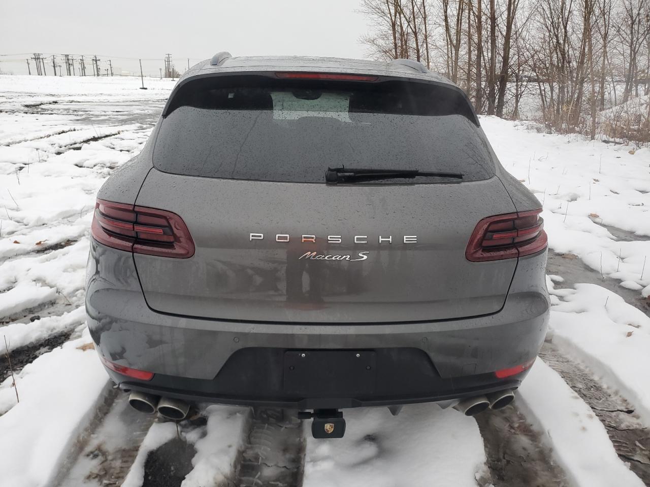 2016 PORSCHE Macan