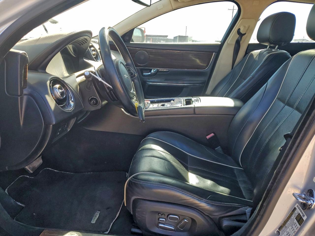 2012 JAGUAR Xj-Series