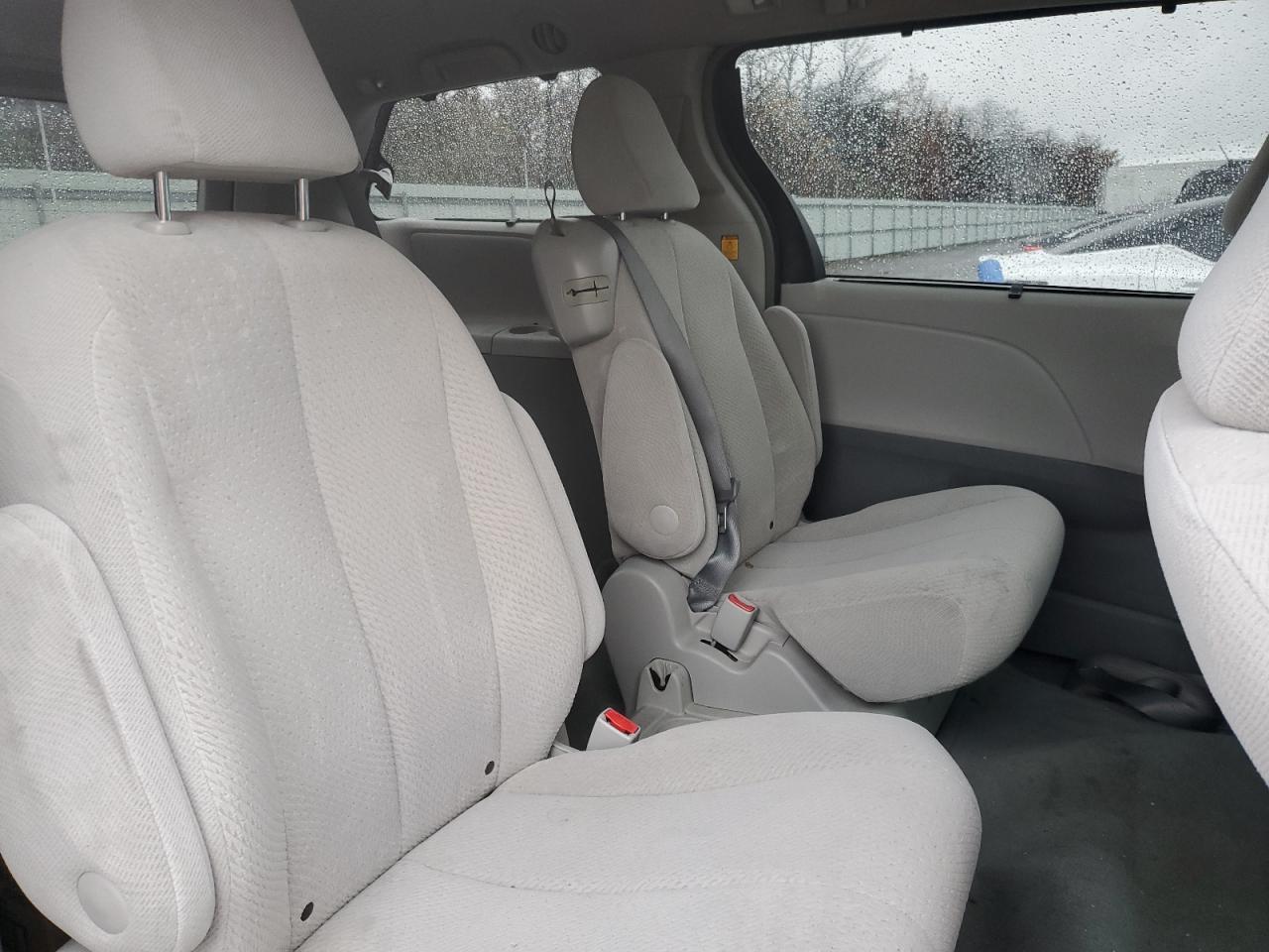 2012 TOYOTA SIENNA
