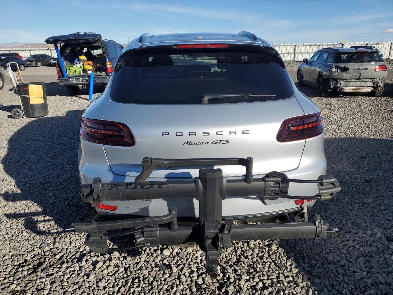 2017 PORSCHE Macan