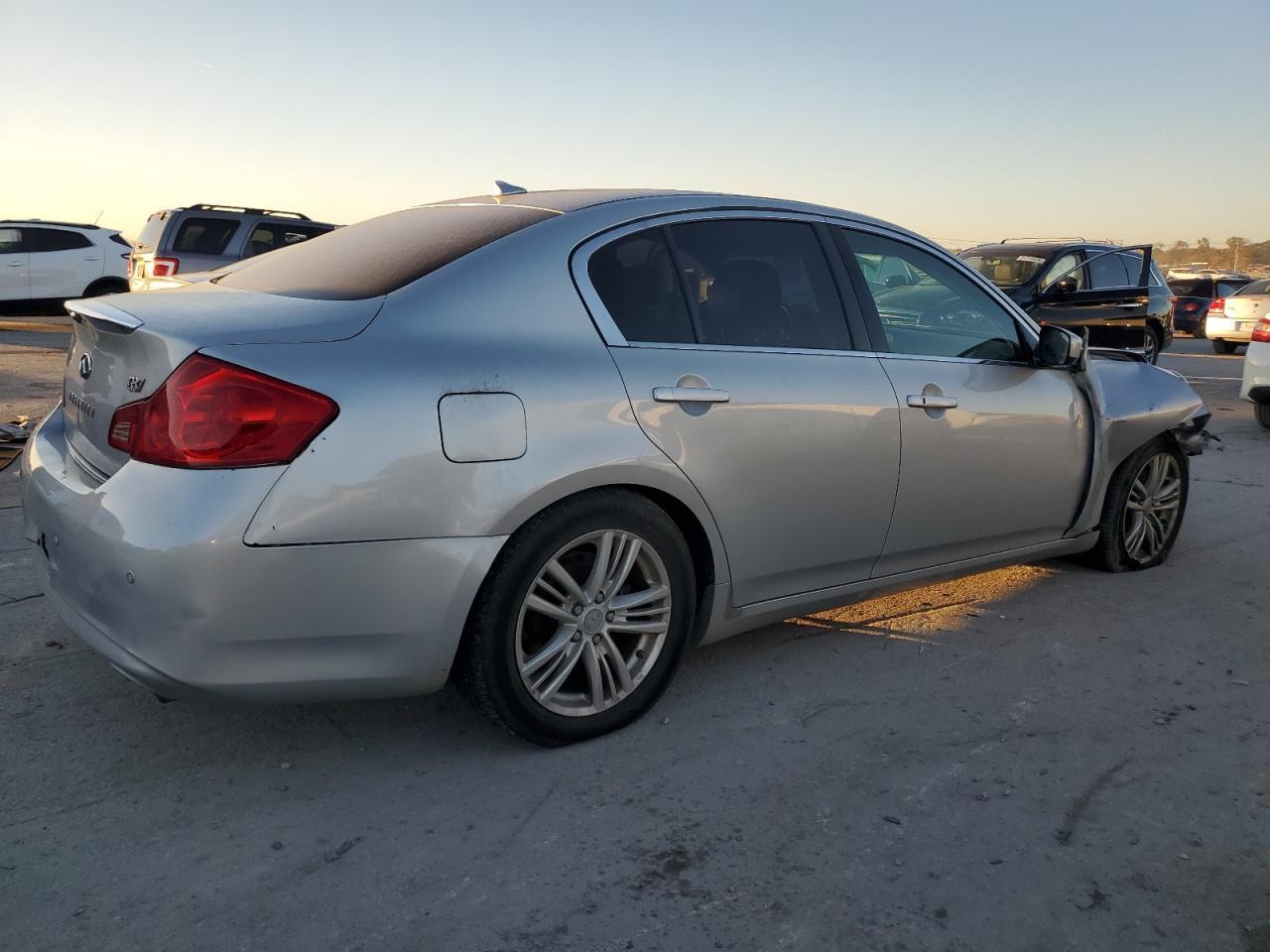 2013 INFINITI G37
