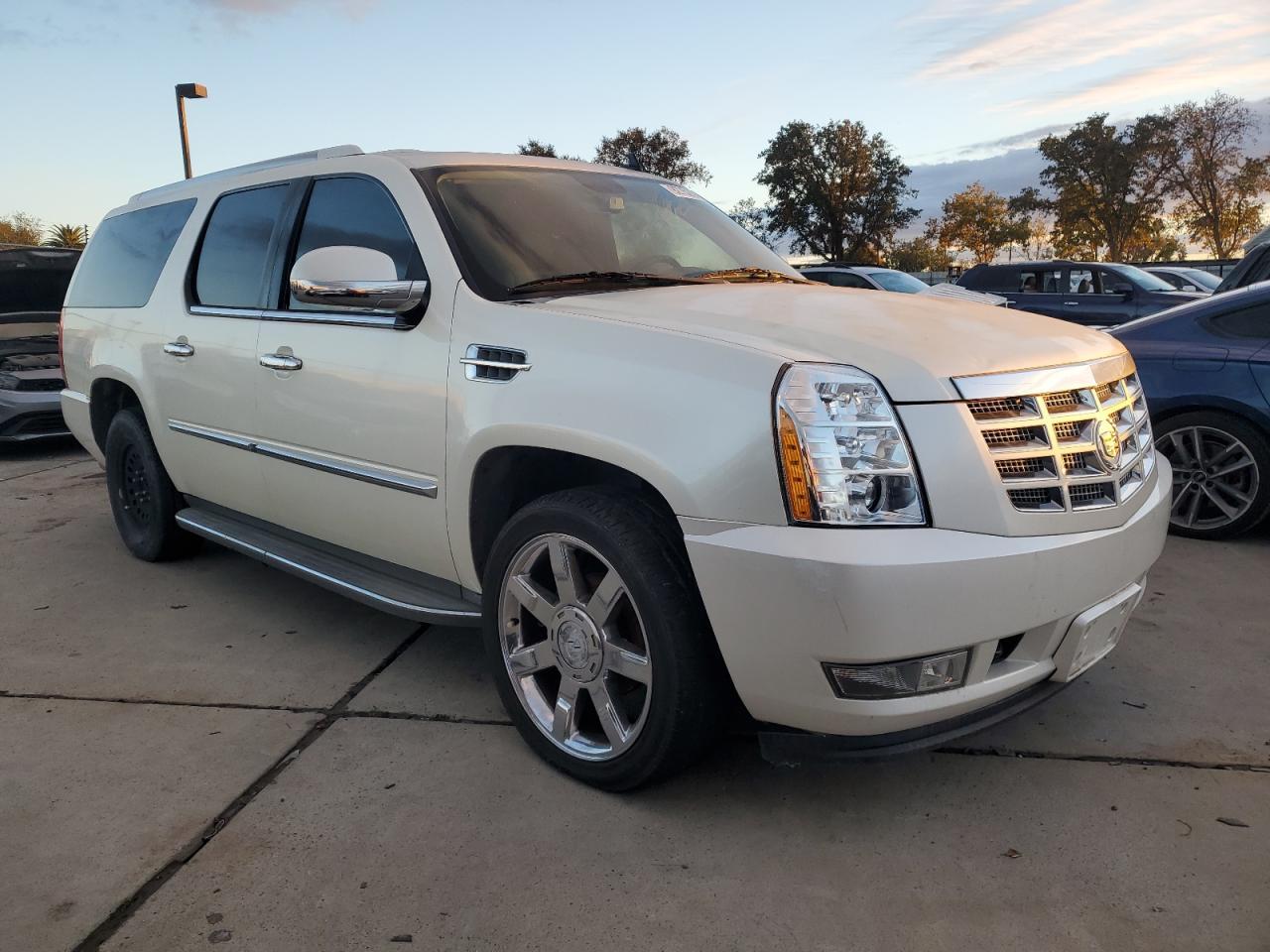2011 CADILLAC Escalade ESV