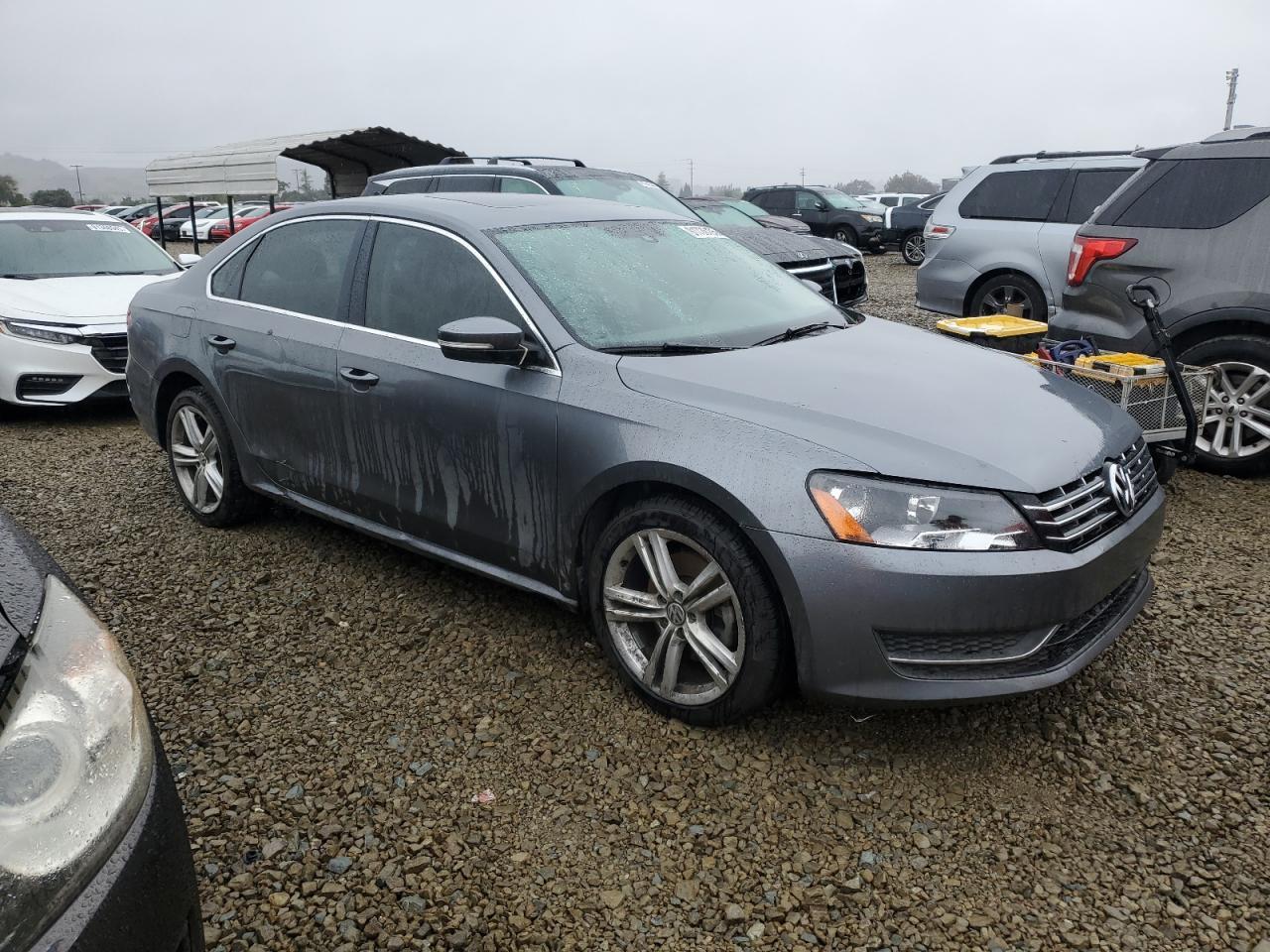 2014 VOLKSWAGEN Passat