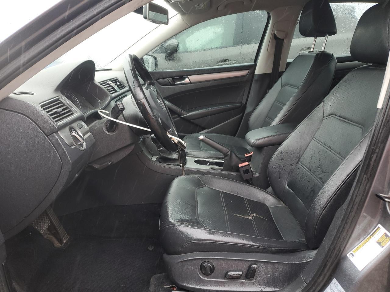 2014 VOLKSWAGEN Passat