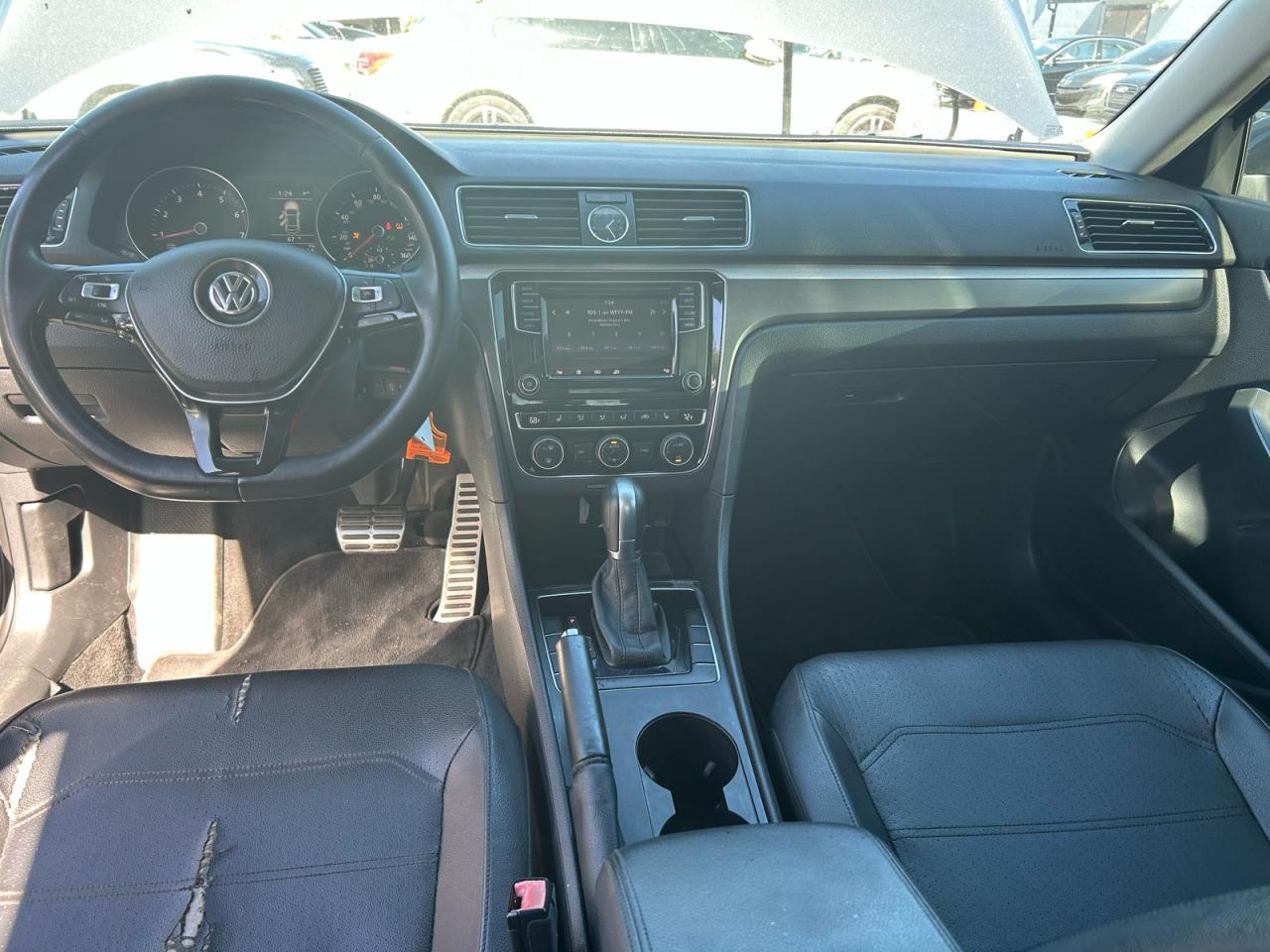 2017 VOLKSWAGEN Passat