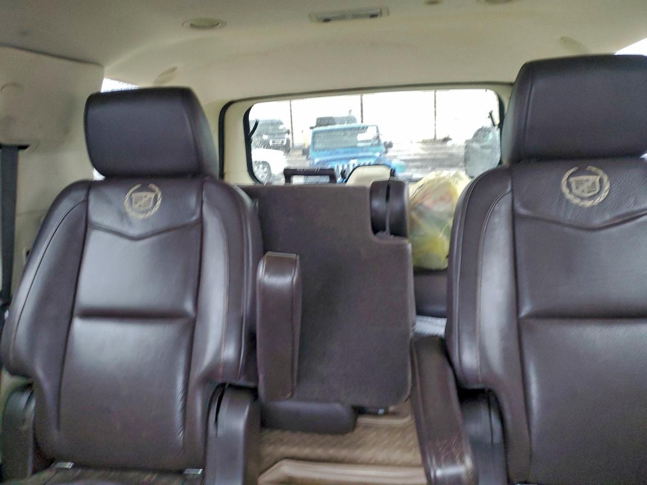 2011 CADILLAC ESCALADE