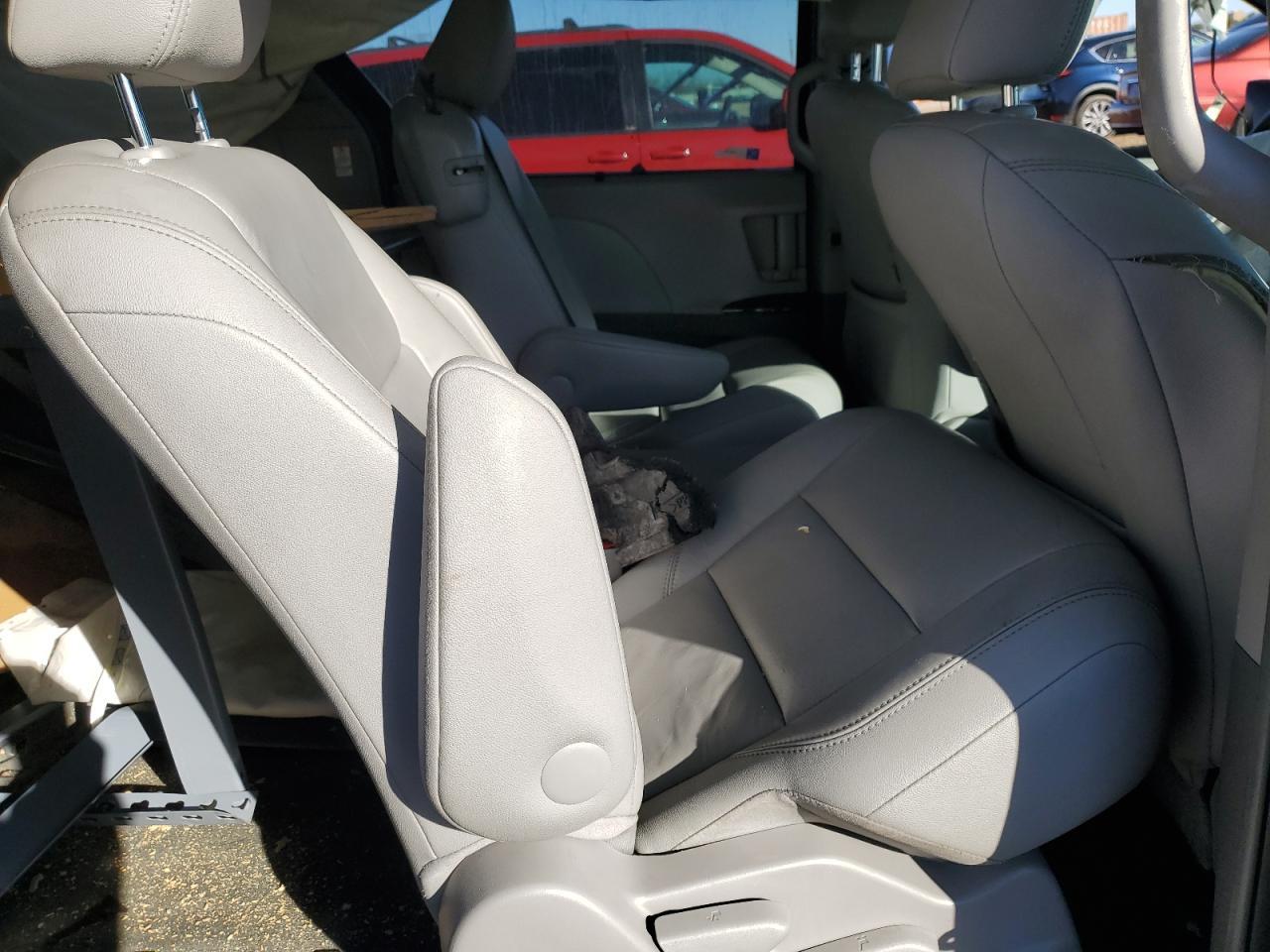 2015 TOYOTA SIENNA