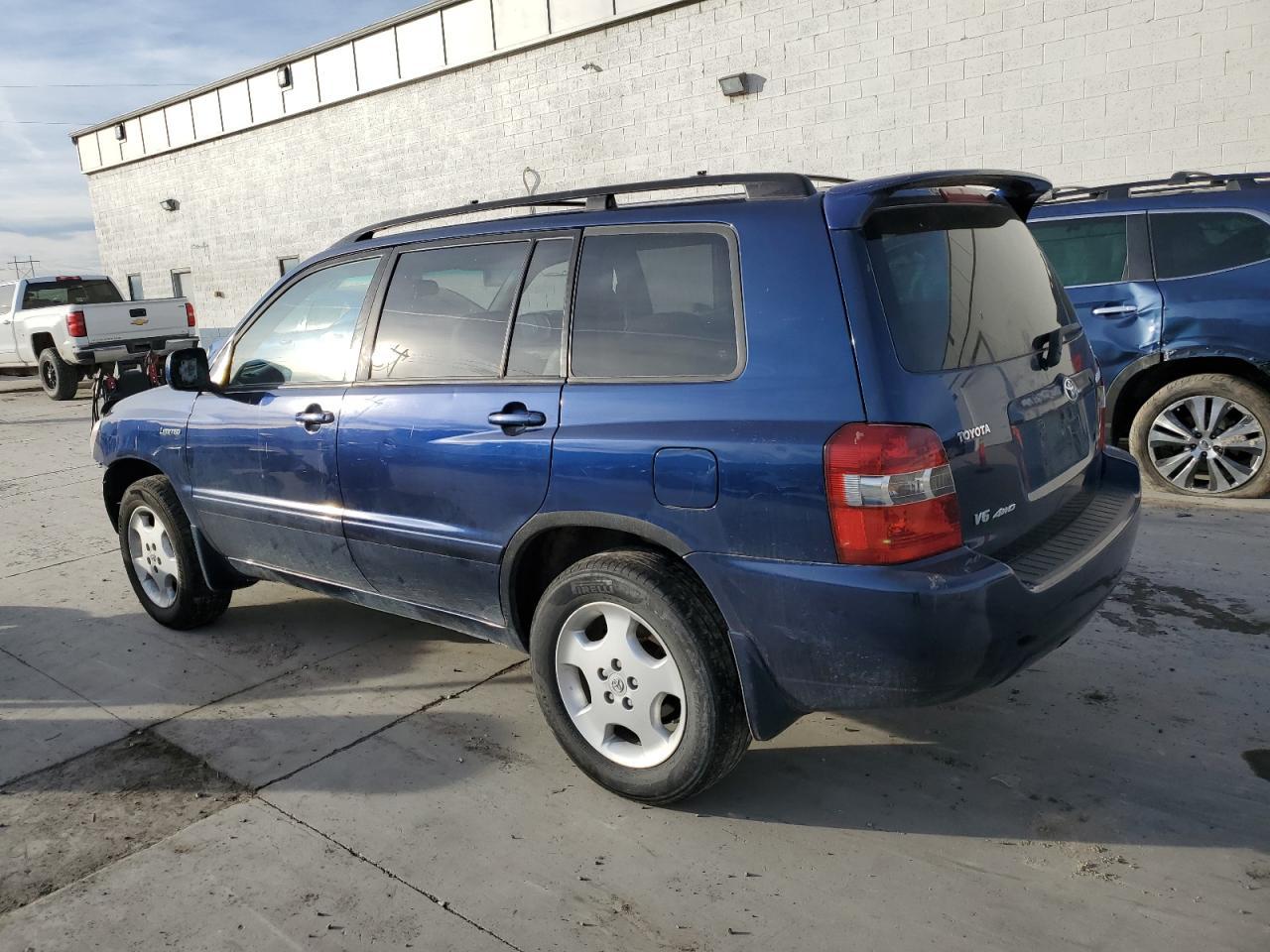 2004 TOYOTA HIGHLANDER