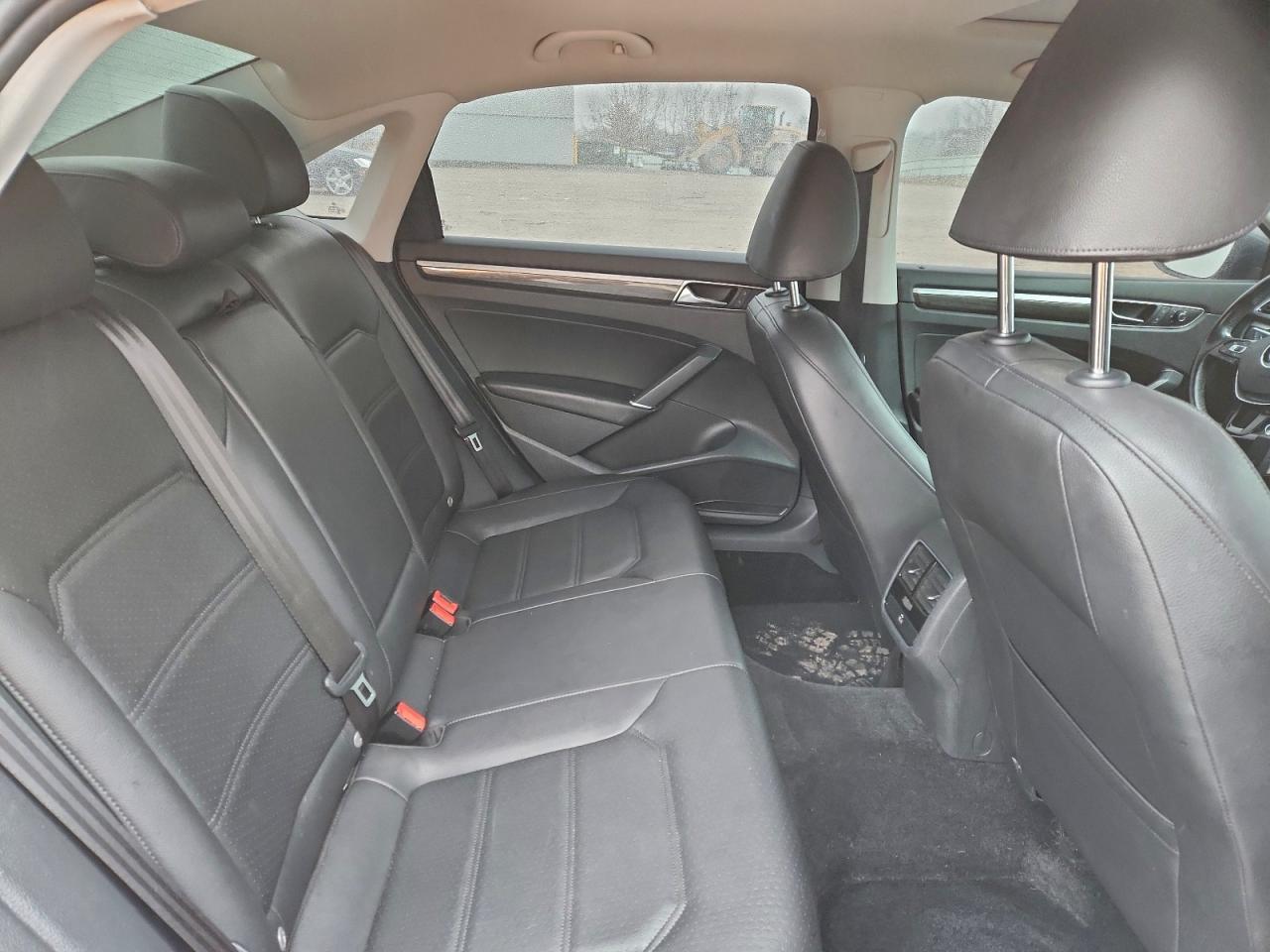 2017 VOLKSWAGEN Passat