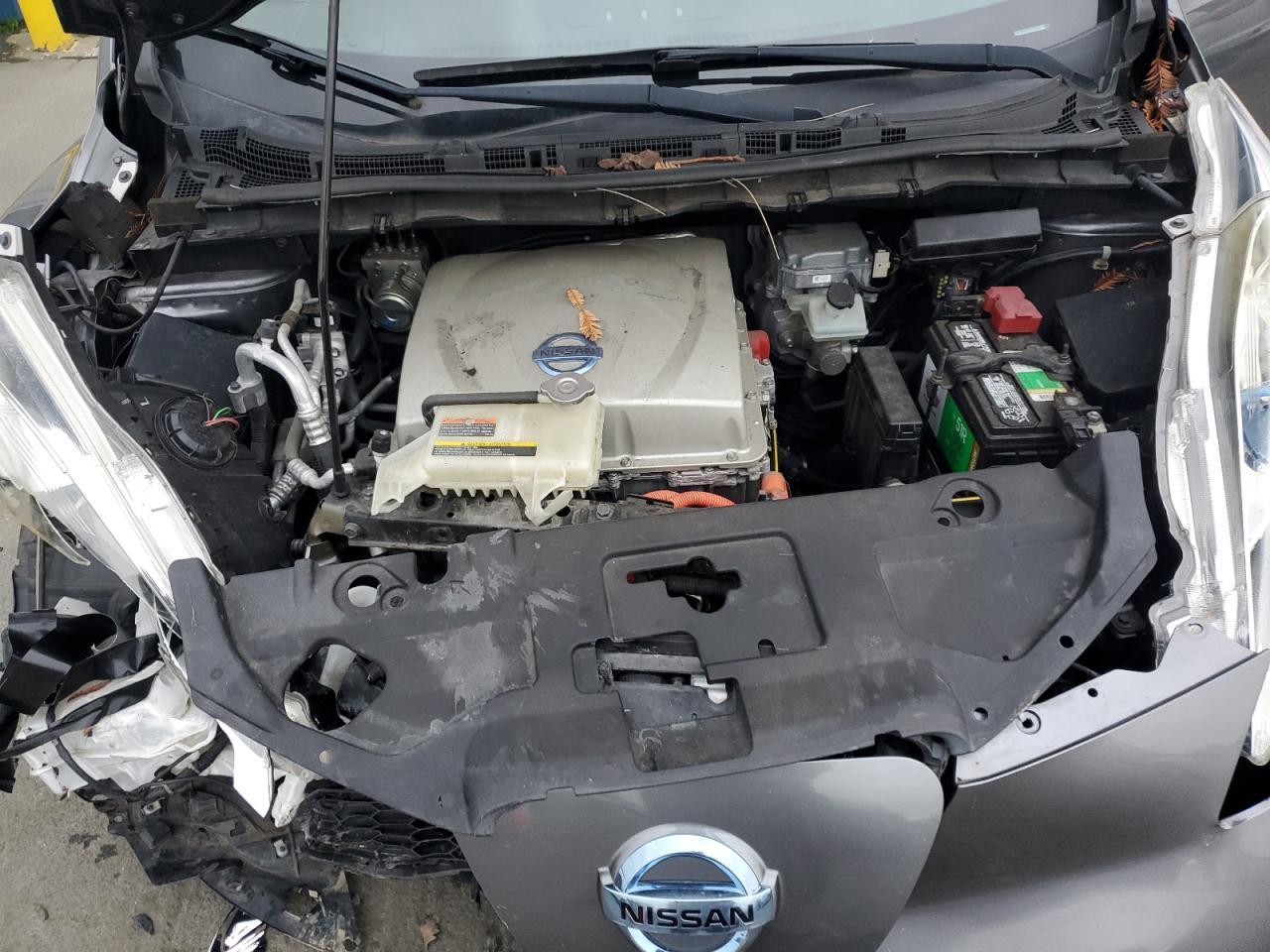 2015 NISSAN LEAF