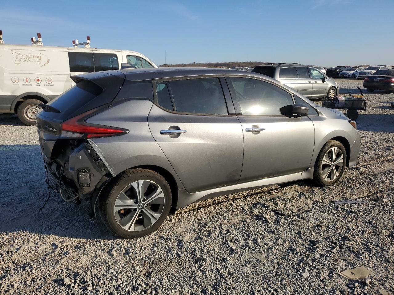 2022 NISSAN LEAF