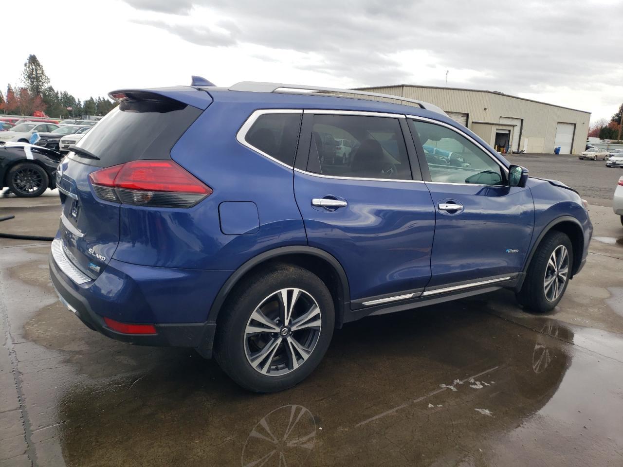 2017 NISSAN ROGUE