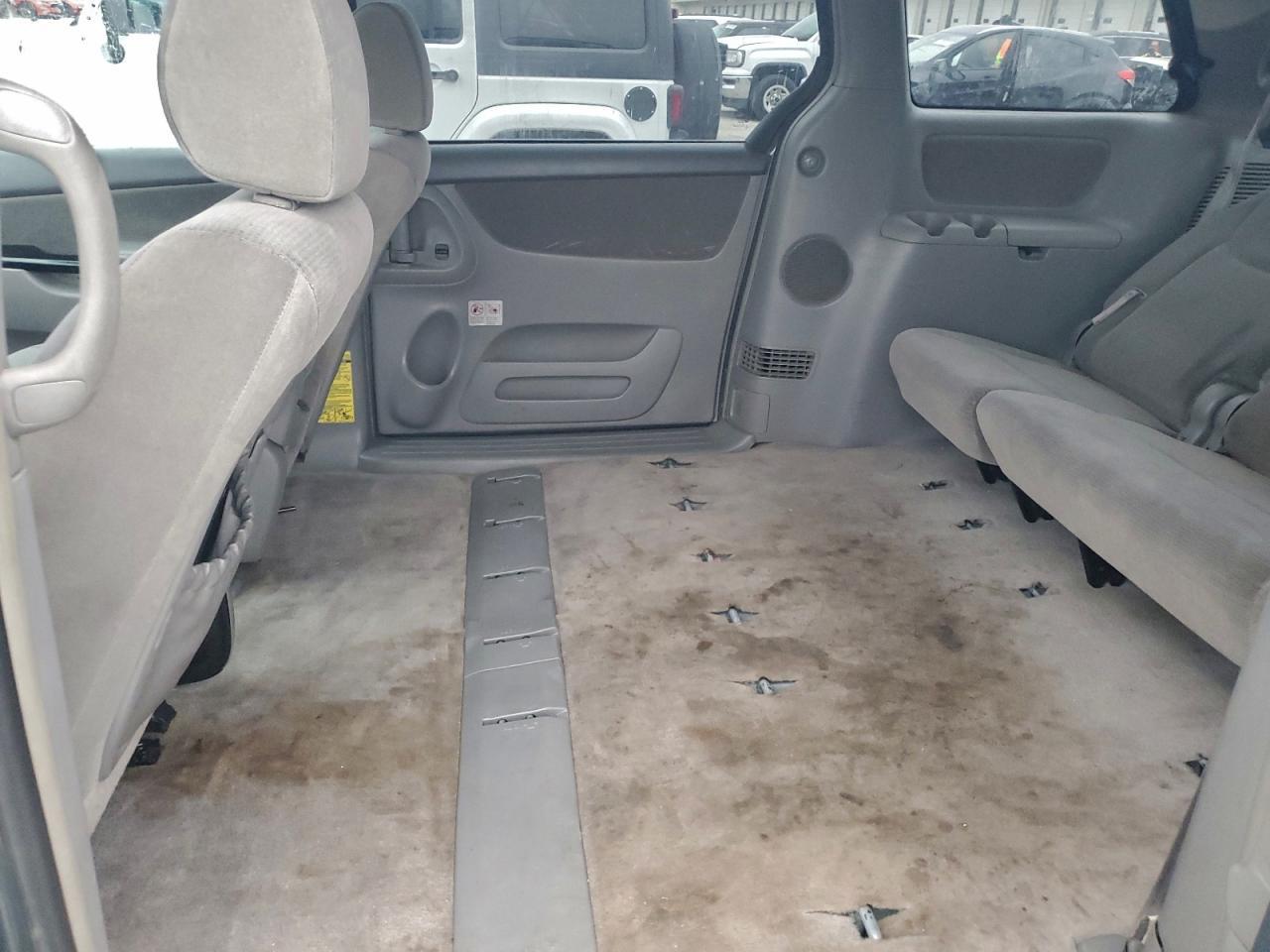 2005 TOYOTA SIENNA
