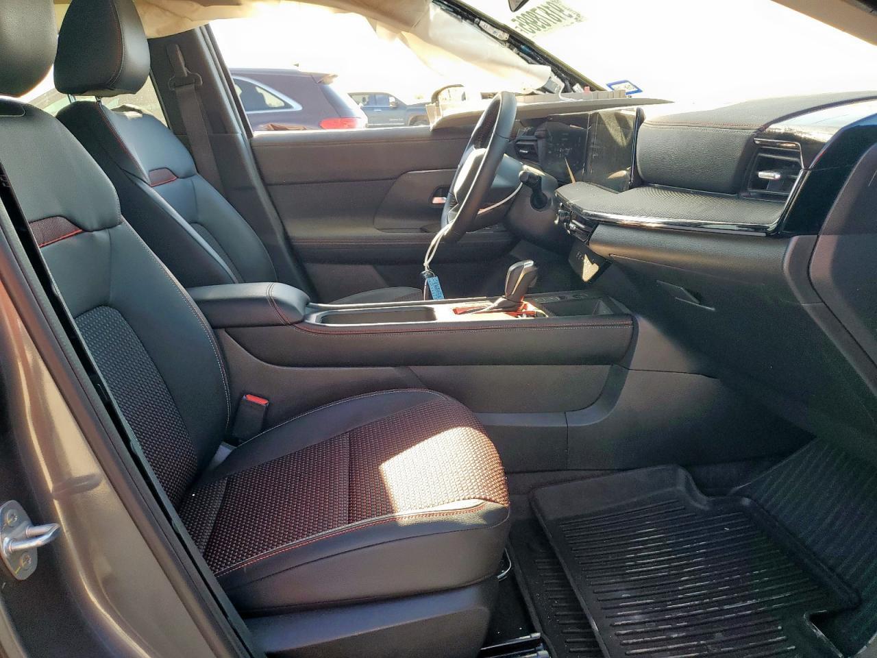 2025 NISSAN KICKS