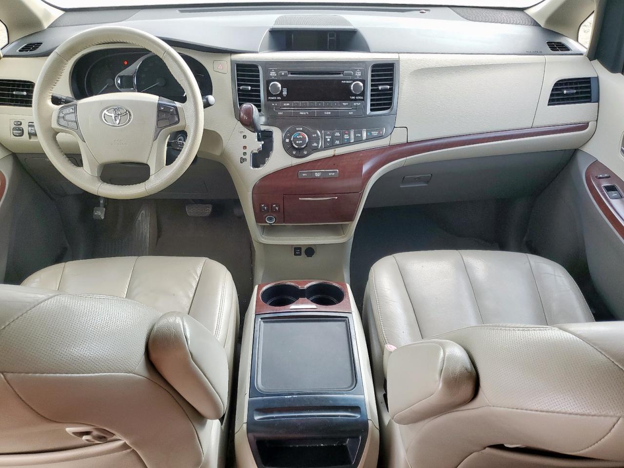2013 TOYOTA SIENNA