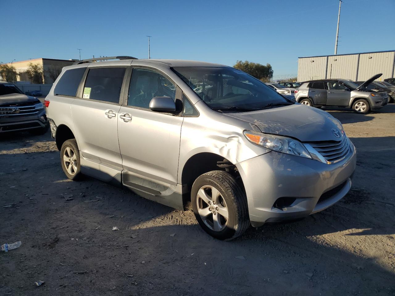 2017 TOYOTA SIENNA