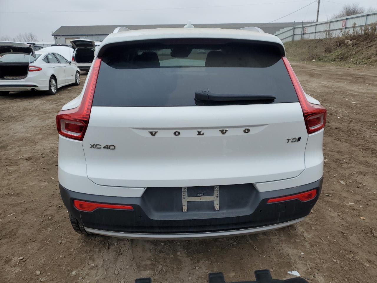 2019 VOLVO XC40