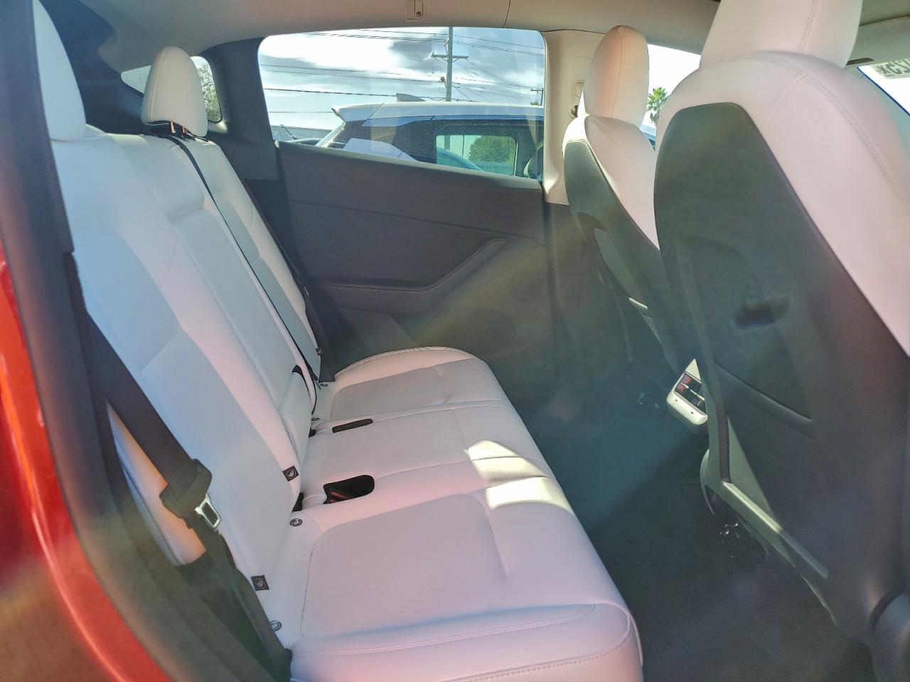 2025 TESLA MODEL Y