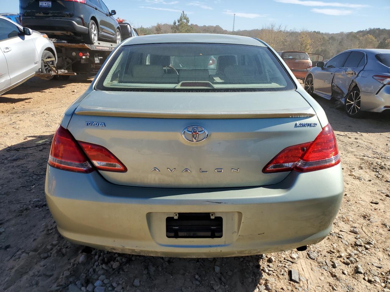 2005 TOYOTA Avalon