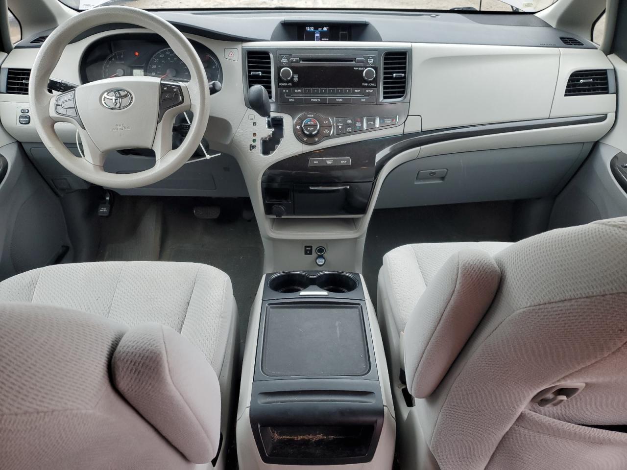 2014 TOYOTA SIENNA