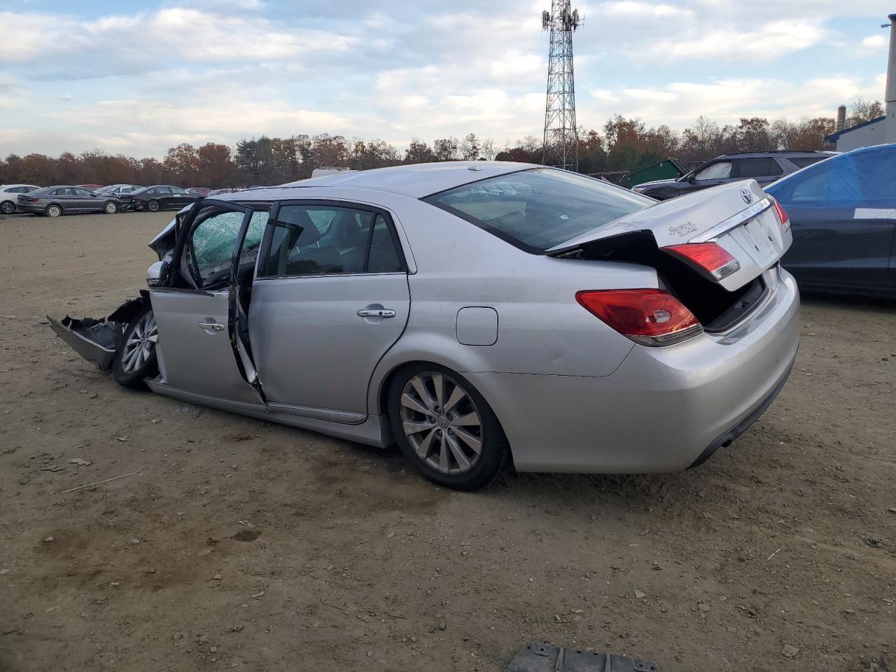 2012 TOYOTA Avalon