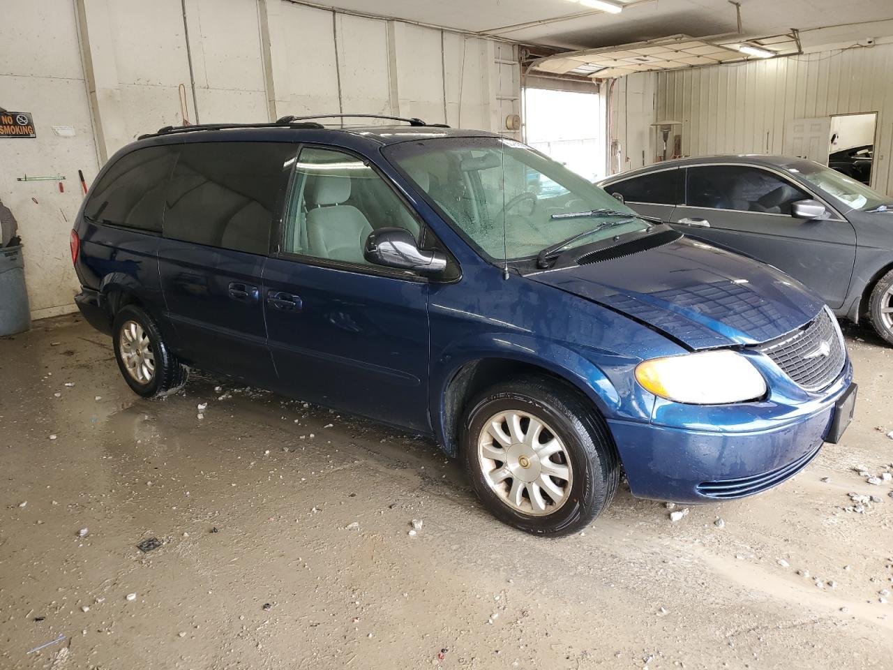 2002 CHRYSLER Town & Country