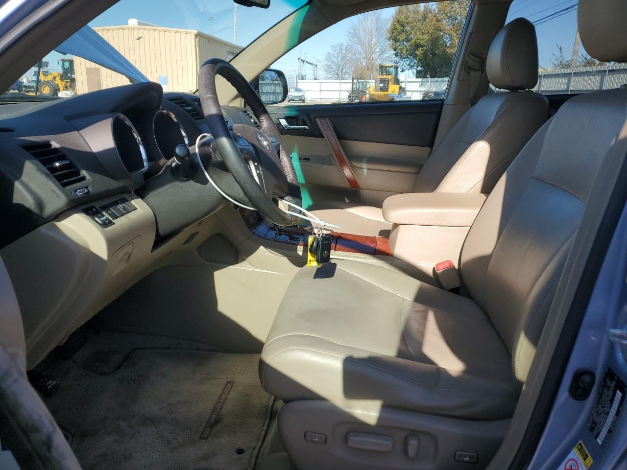 2010 TOYOTA HIGHLANDER