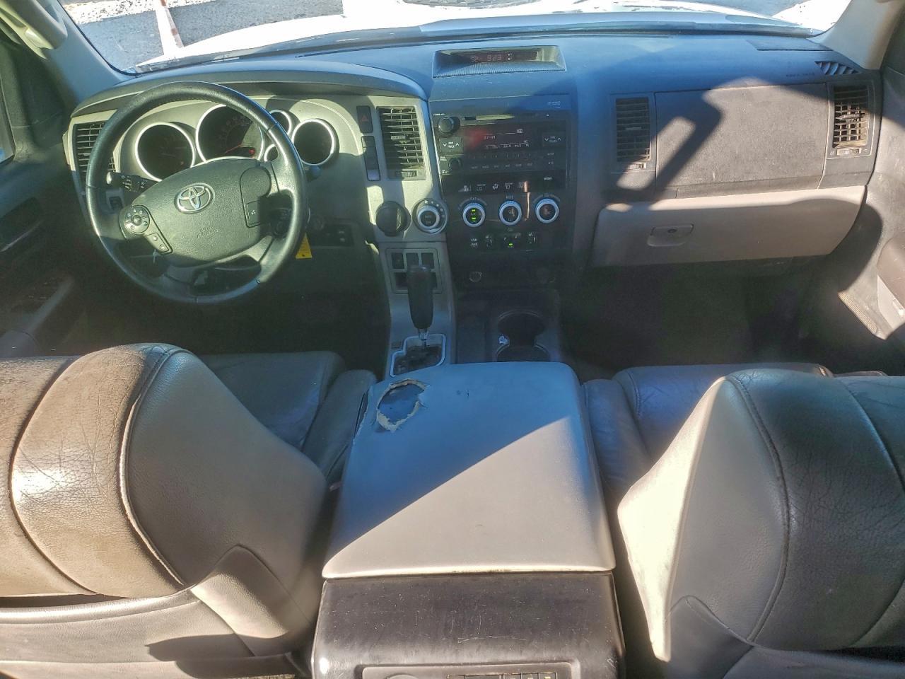 2013 TOYOTA Sequoia