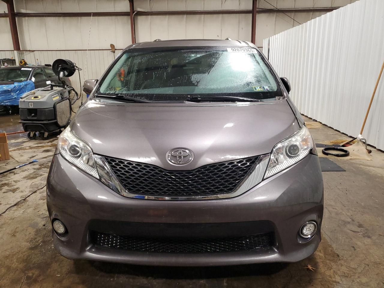 2013 TOYOTA SIENNA