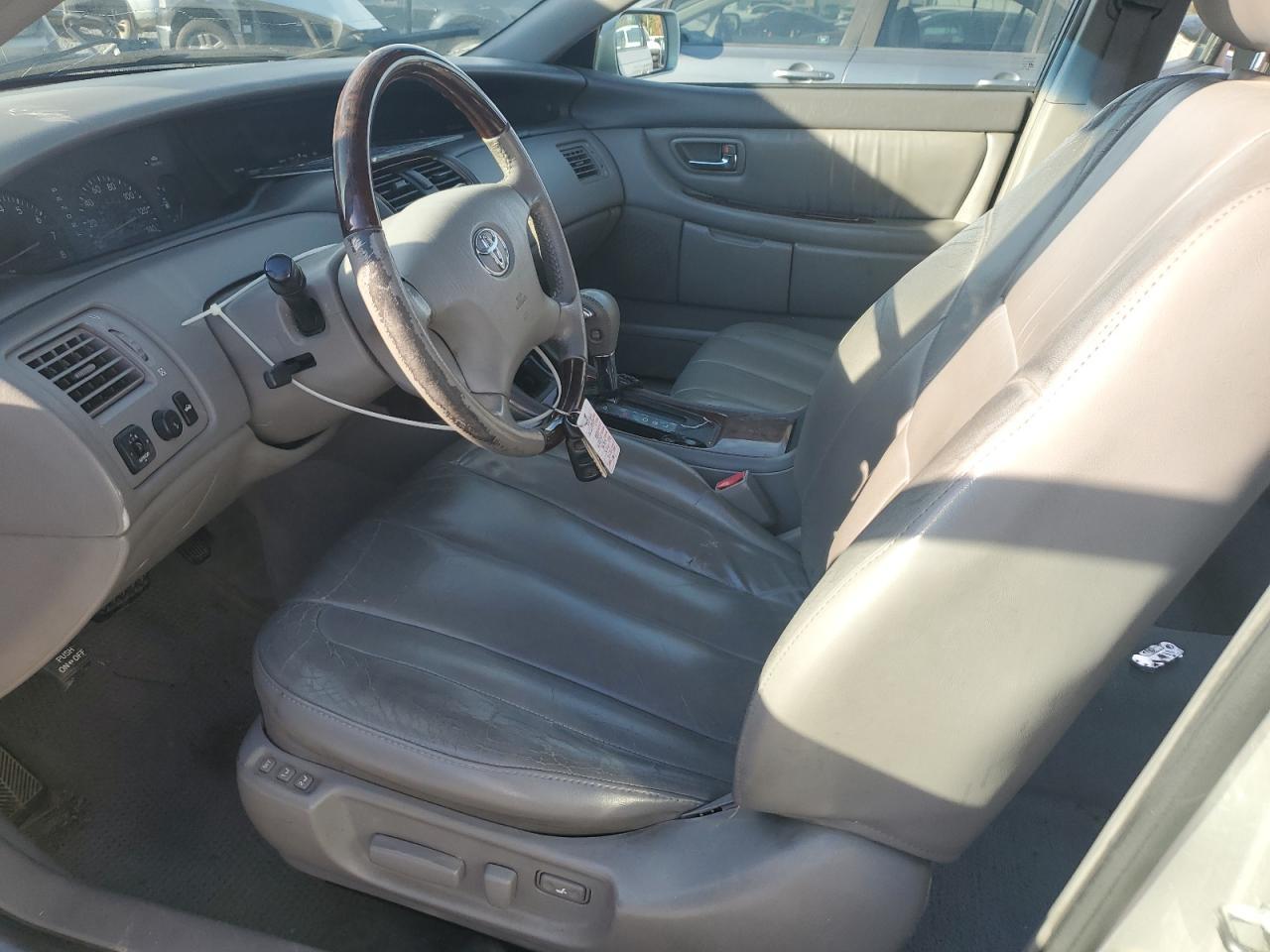 2004 TOYOTA Avalon