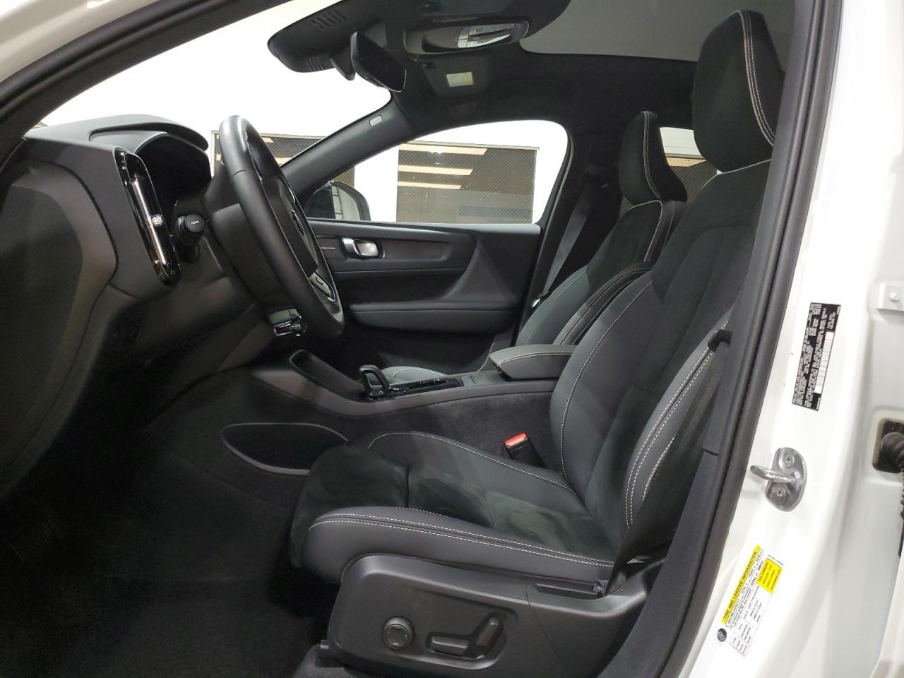 2023 VOLVO C40