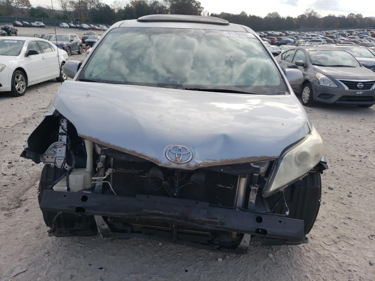 2012 TOYOTA SIENNA