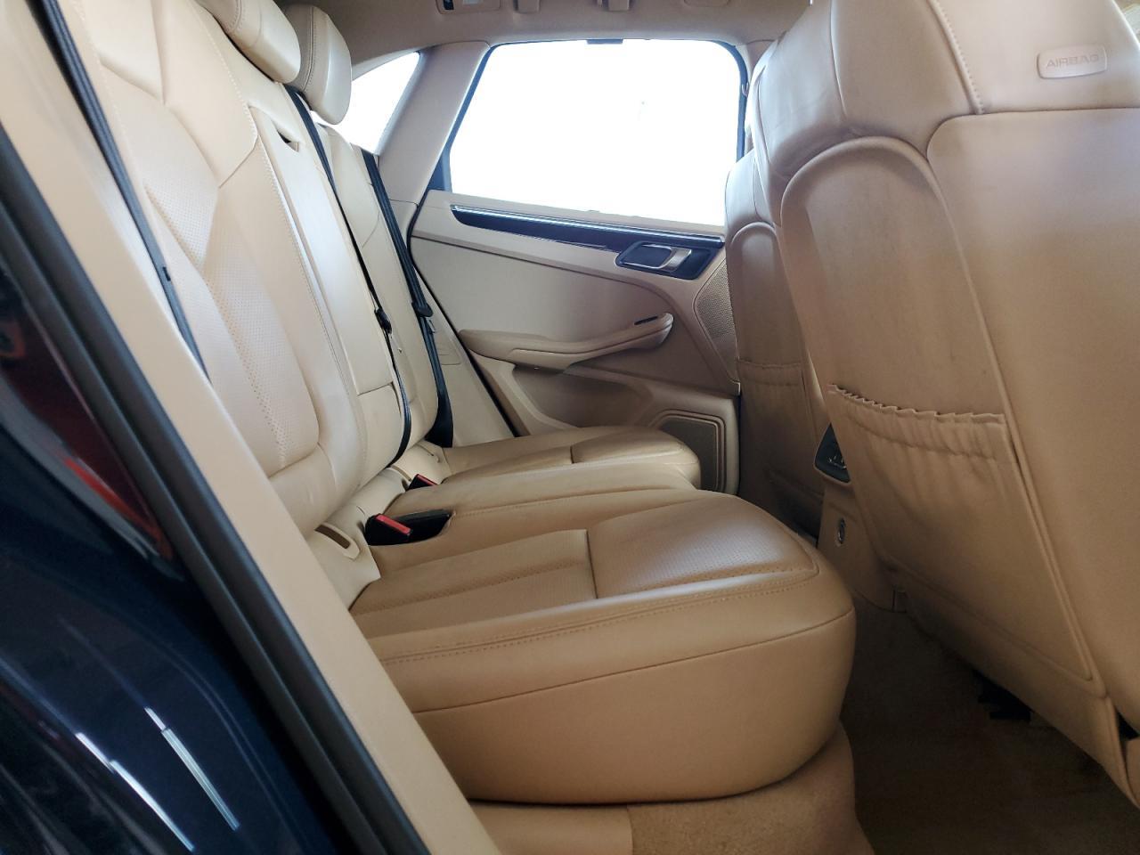 2015 PORSCHE Macan