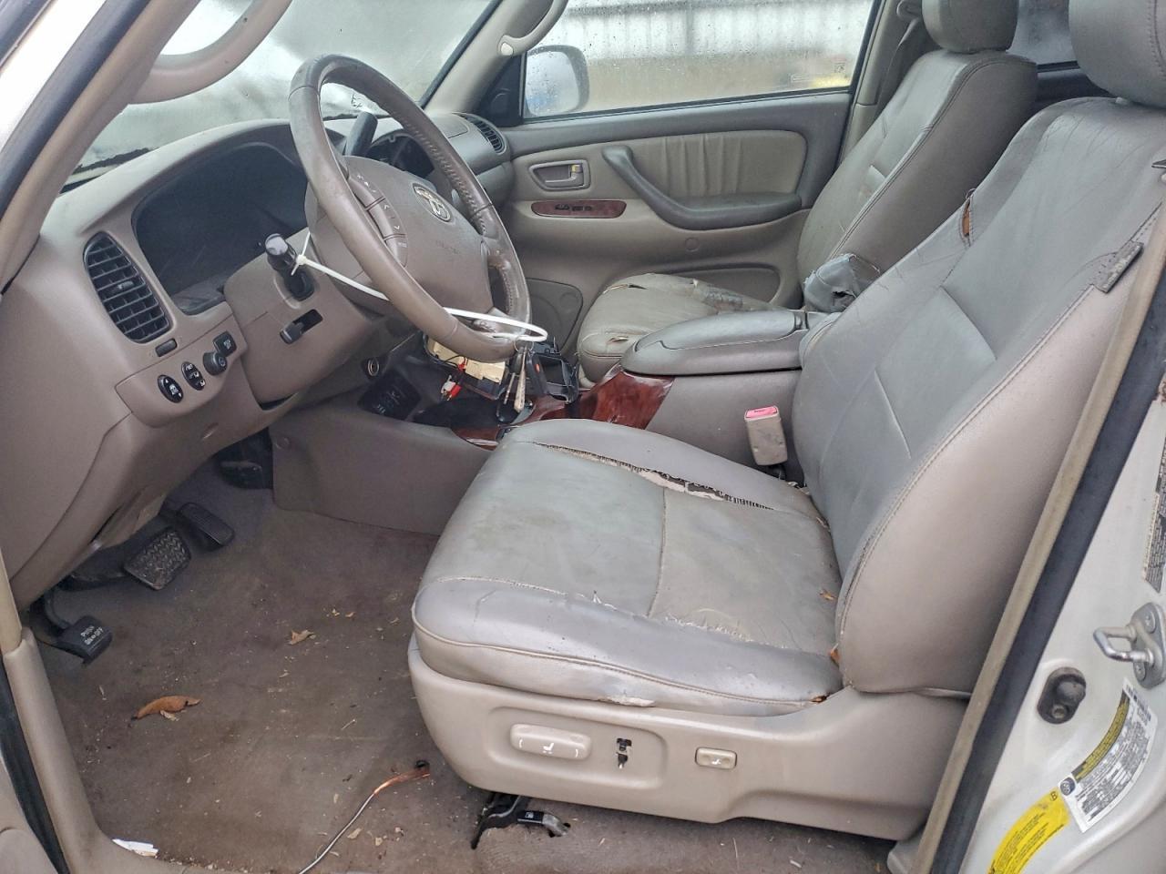 2005 TOYOTA Sequoia