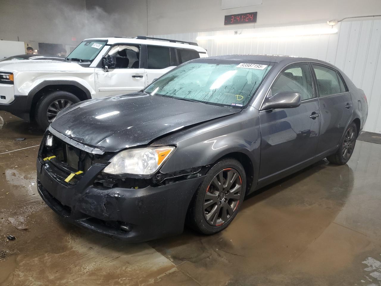 2010 TOYOTA Avalon