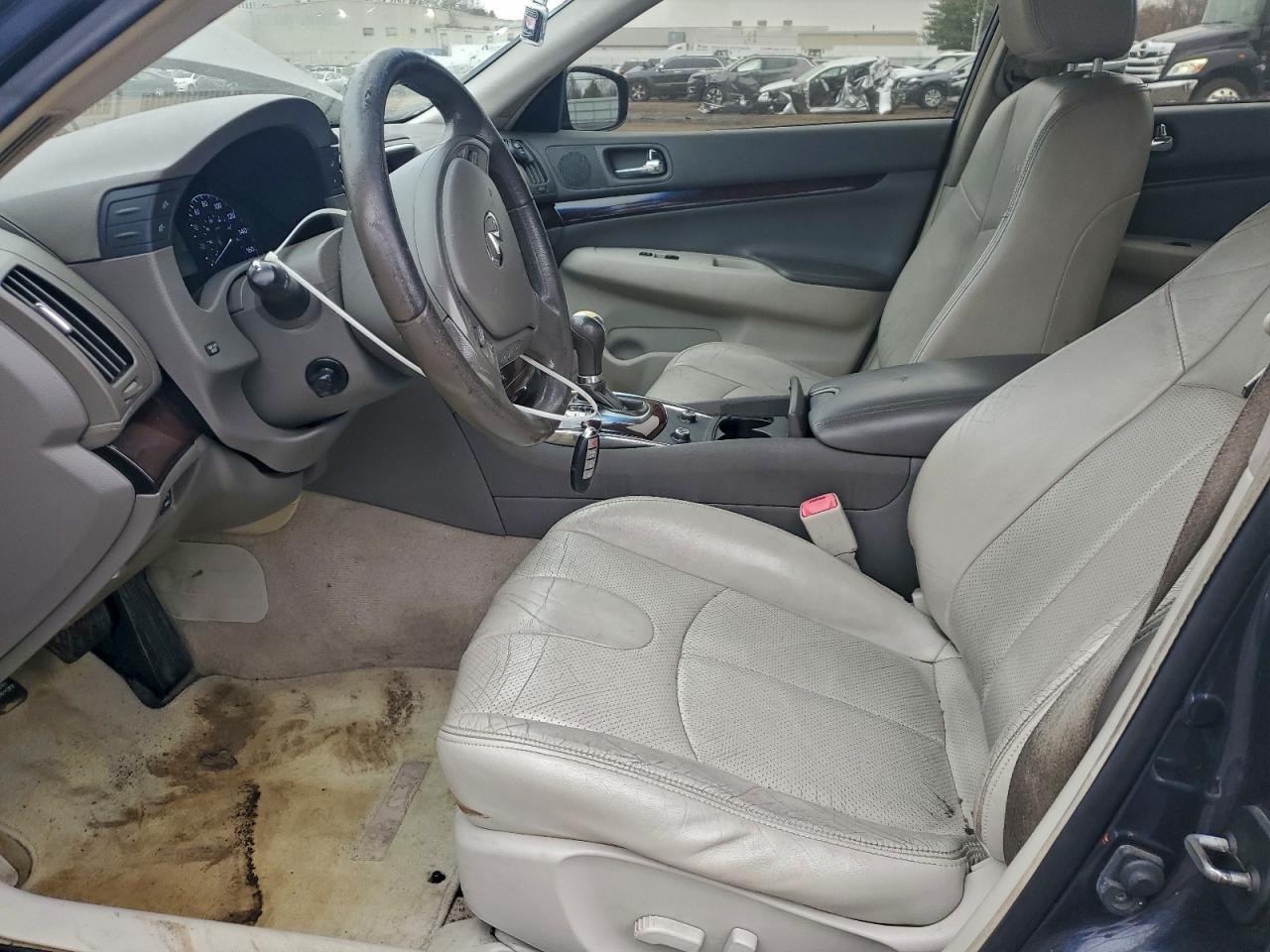 2011 INFINITI G37