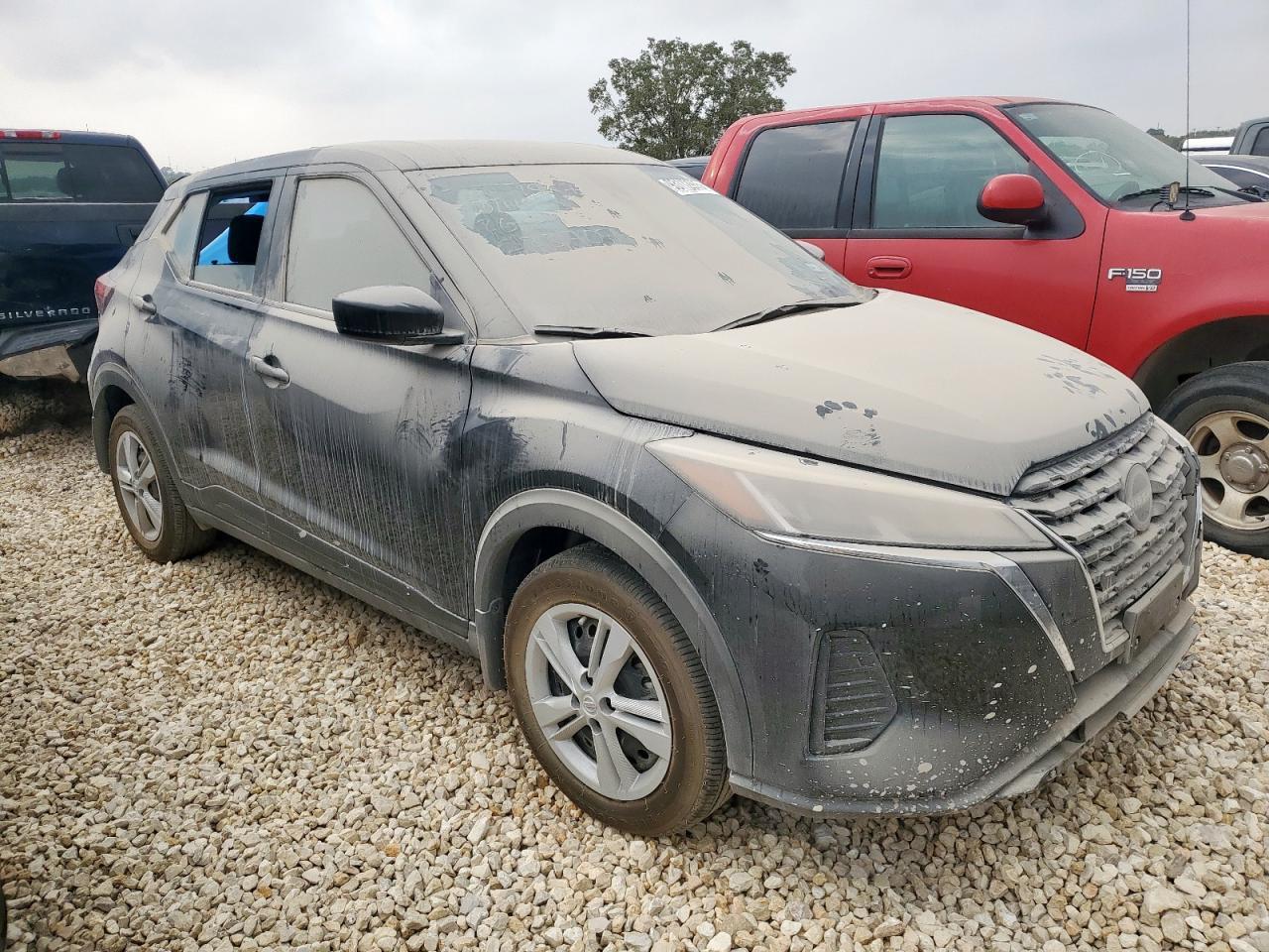 2024 NISSAN KICKS