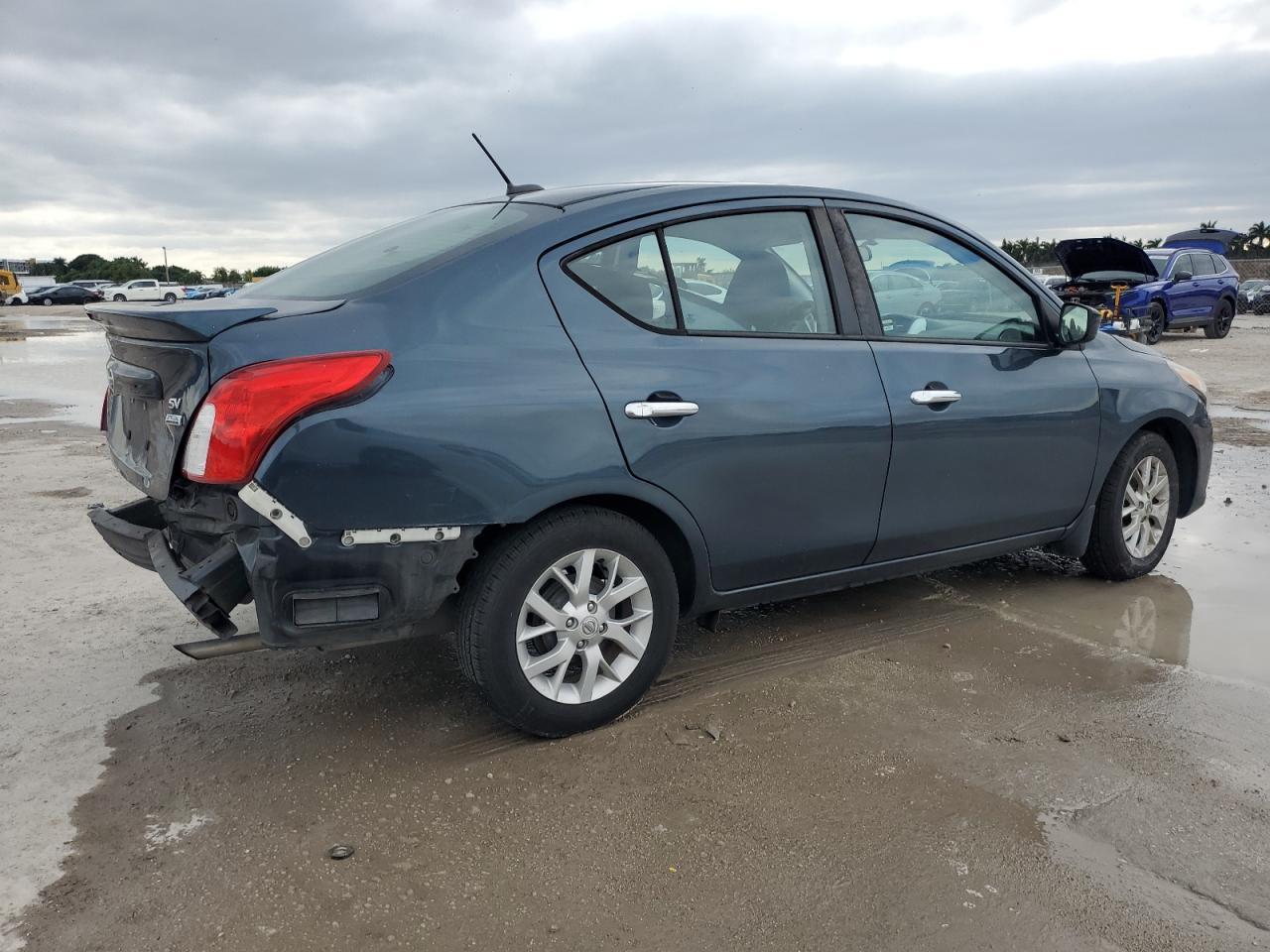 2017 NISSAN VERSA