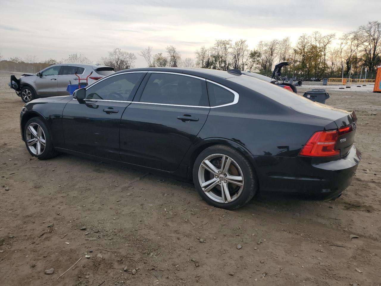 2018 VOLVO S90