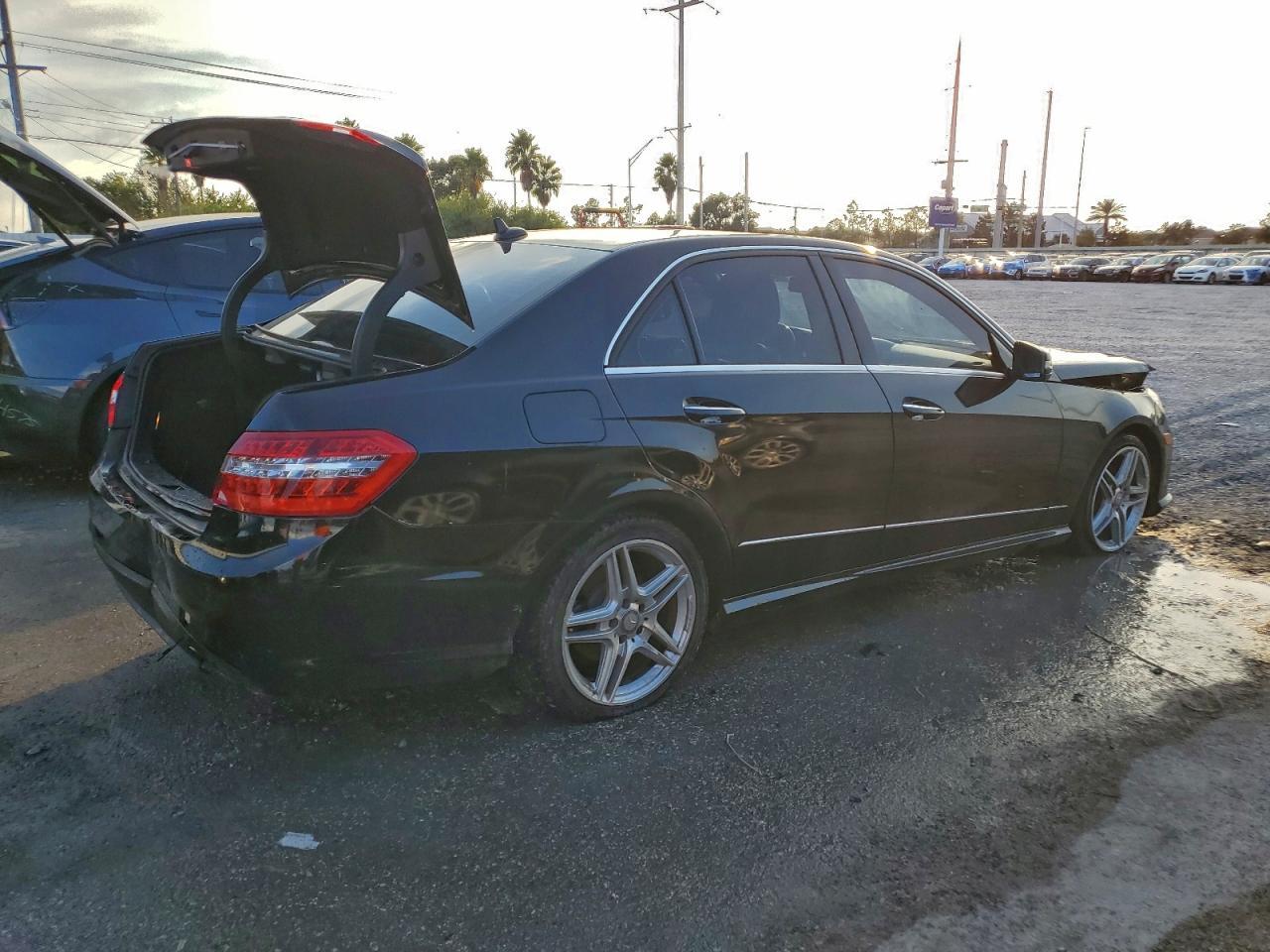 2013 MERCEDES-BENZ E-Class