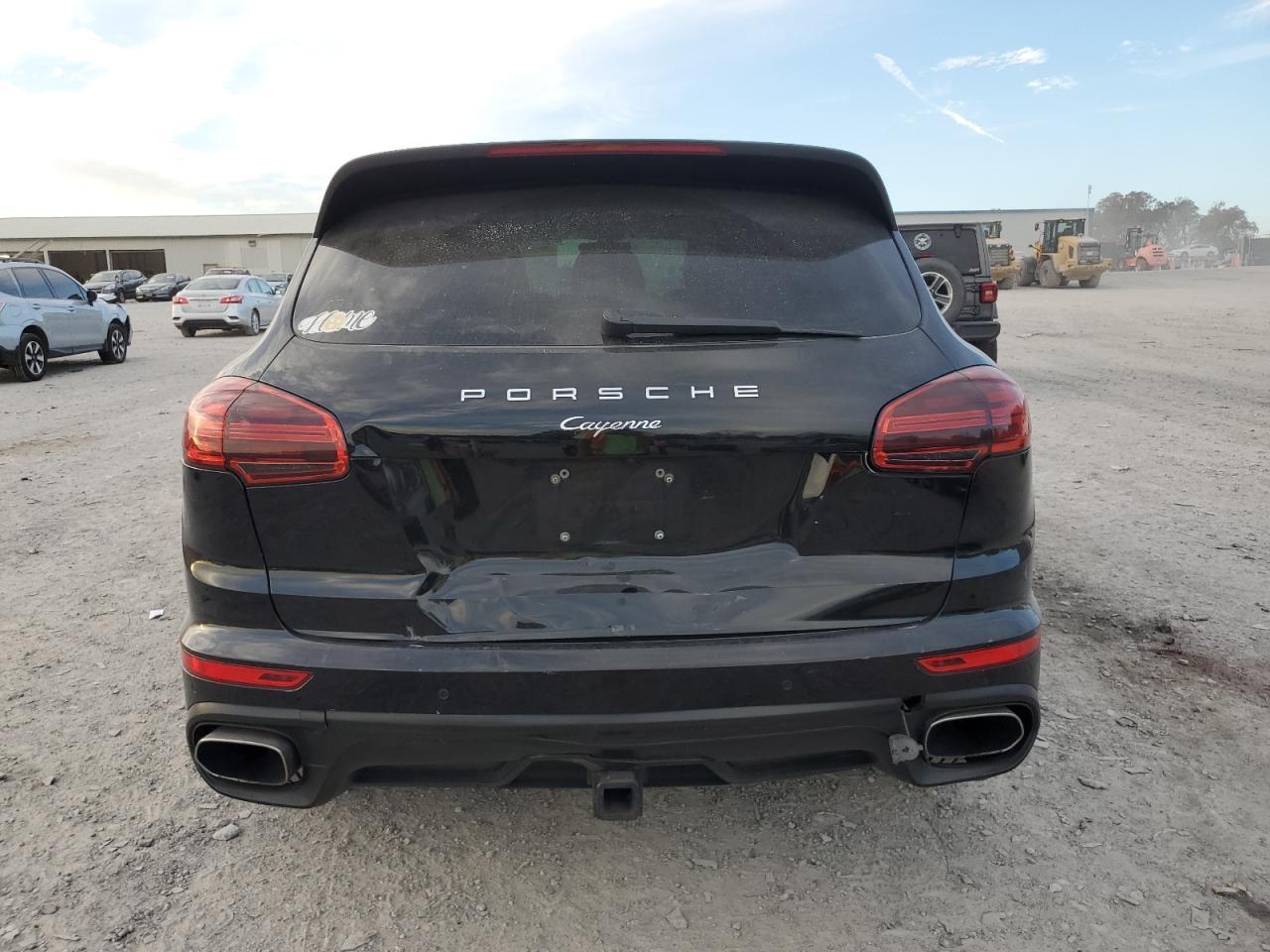 2016 PORSCHE CAYENNE